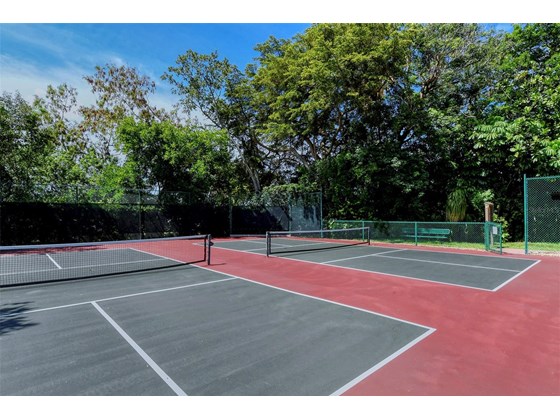 Tennis Courts-community has pickle-ball court - Condo for sale at 370 A Gulf Of Mexico Dr #421, Longboat Key, FL 34228 - MLS Number is A4513966