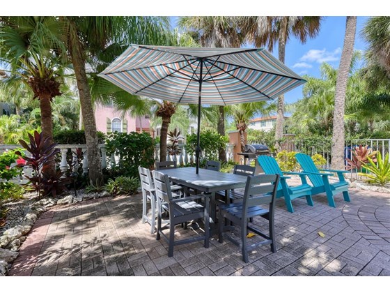 Single Family Home for sale at 4003 5th Ave, Holmes Beach, FL 34217 - MLS Number is A4514159