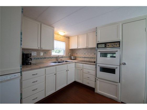 Kitchen - Single Family Home for sale at 104 Portia St N, Nokomis, FL 34275 - MLS Number is A4514916