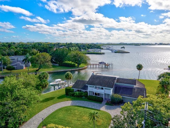 Single Family Home for sale at 1230 N Lake Shore Dr, Sarasota, FL 34231 - MLS Number is A4520324